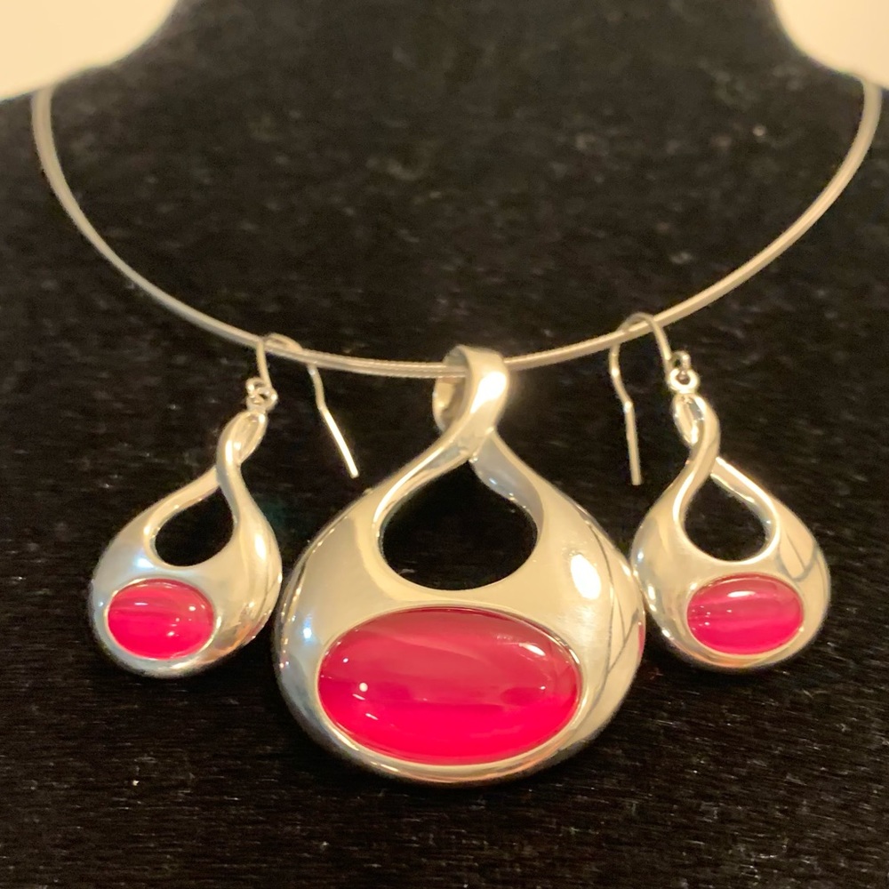 ML Necklace and Earrings Combo w Accent Pick Stones